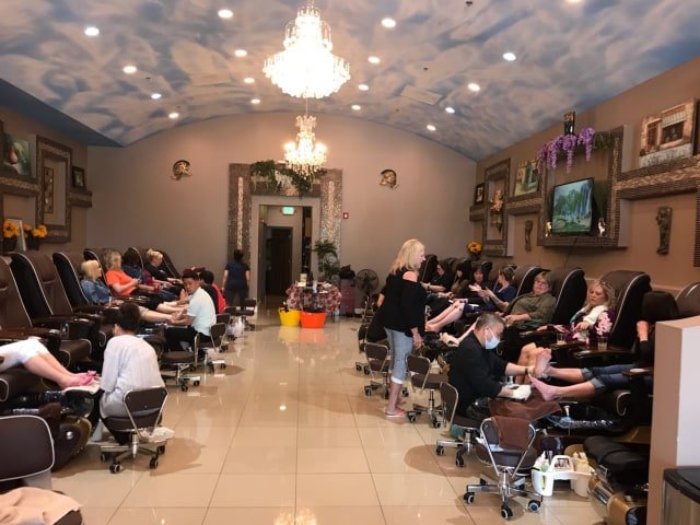 Luxury Nails Spa